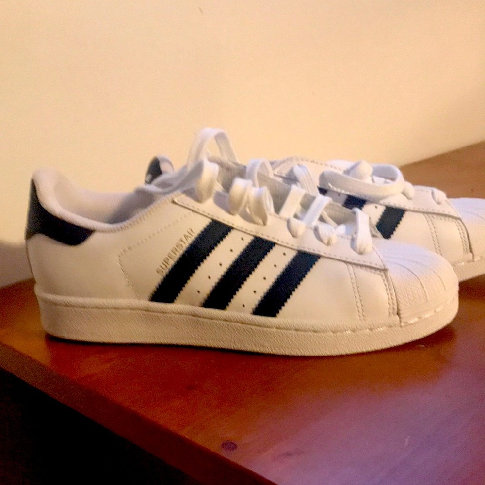 NWOB Superstar shell toe Adidas women size 6